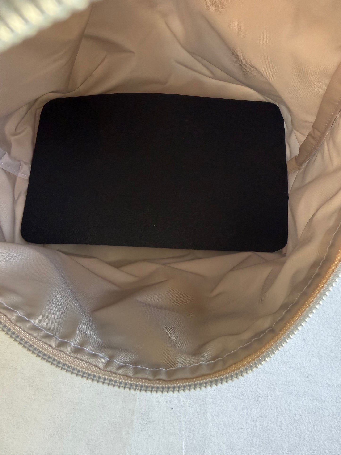 Huggy Pouch - New Edition
